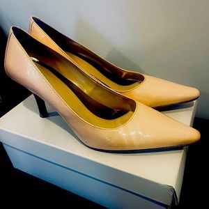 Calvin Klein dolly nude pumps. Size 8